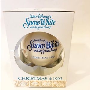 Walt Disney’s Snow White & Seven Dwarfs 1993 Christmas Ornament
